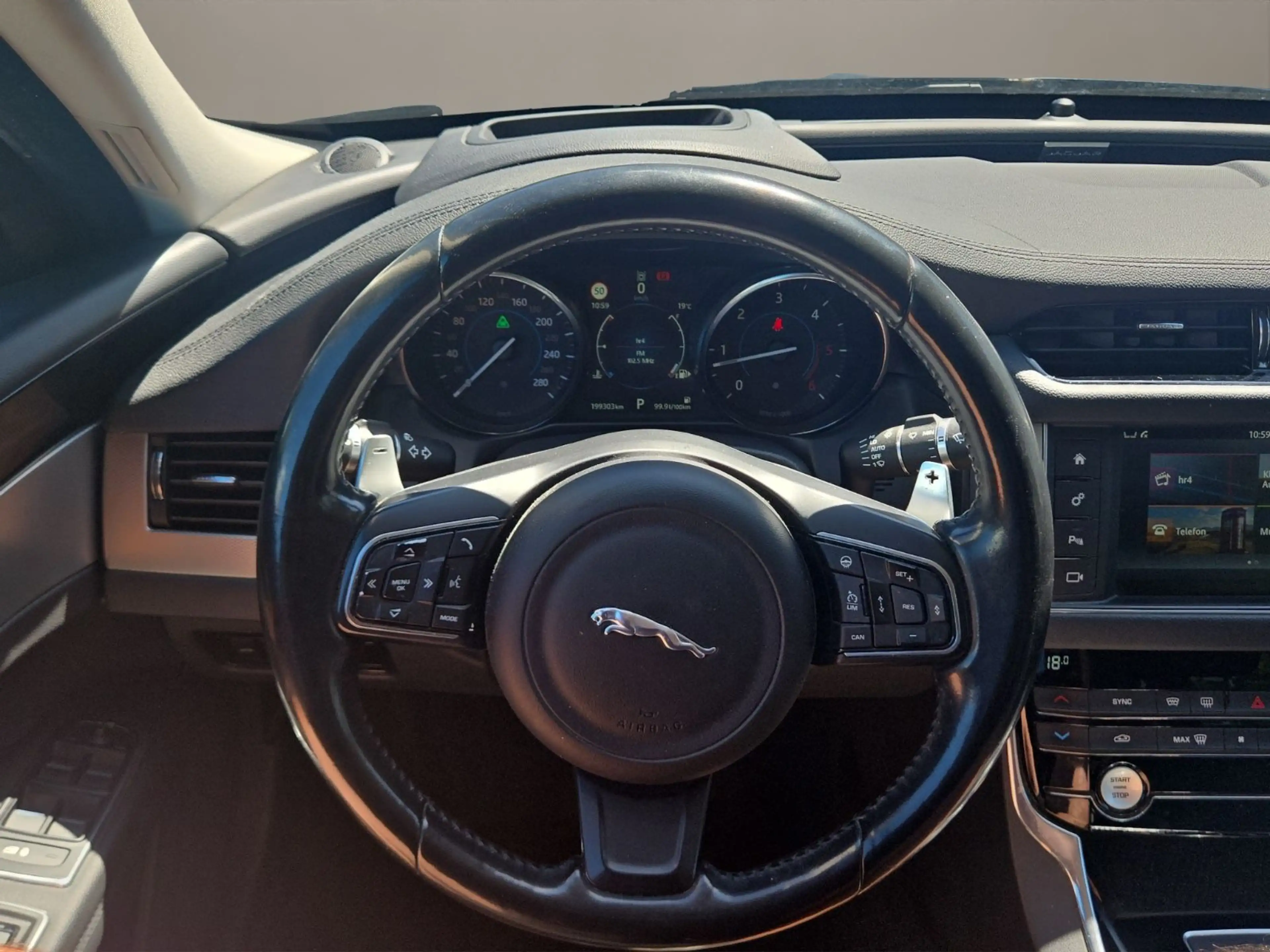 Jaguar XF Prestige 2.0D Leder/e-Sitze/Kamera+PDC/HeadUp — photo 12