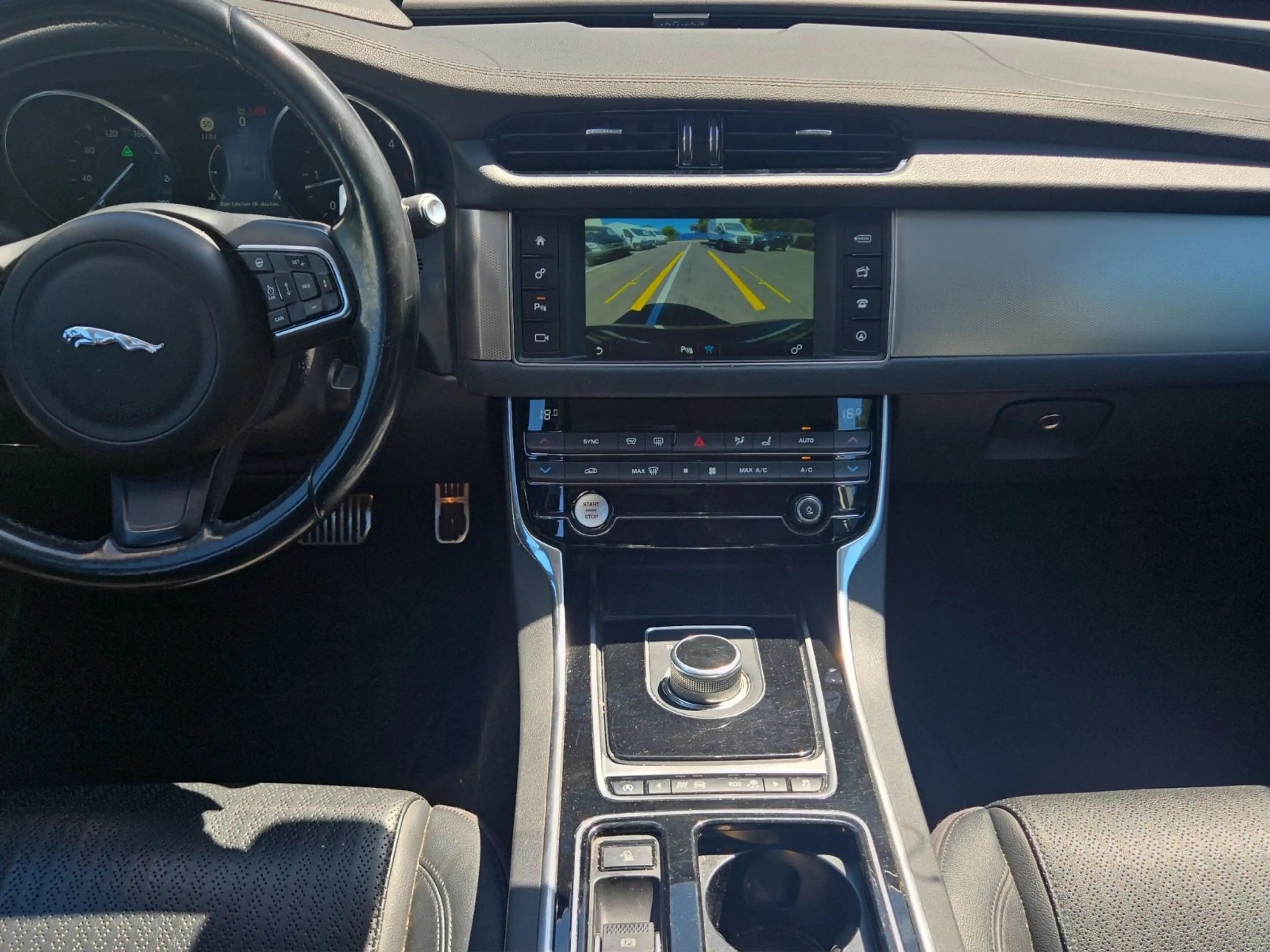 Jaguar XF Prestige 2.0D Leder/e-Sitze/Kamera+PDC/HeadUp — photo 11