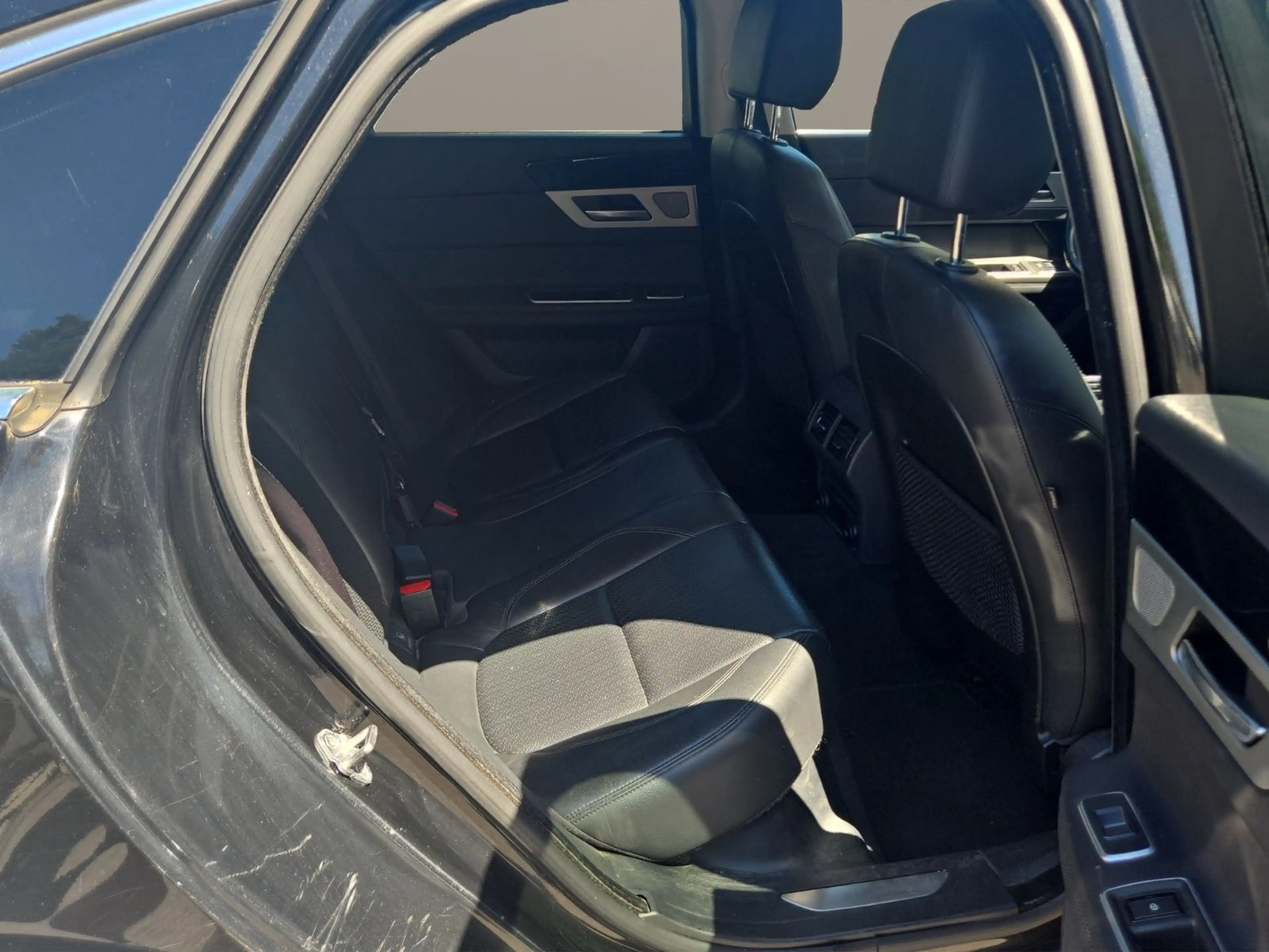 Jaguar XF Prestige 2.0D Leder/e-Sitze/Kamera+PDC/HeadUp — photo 15