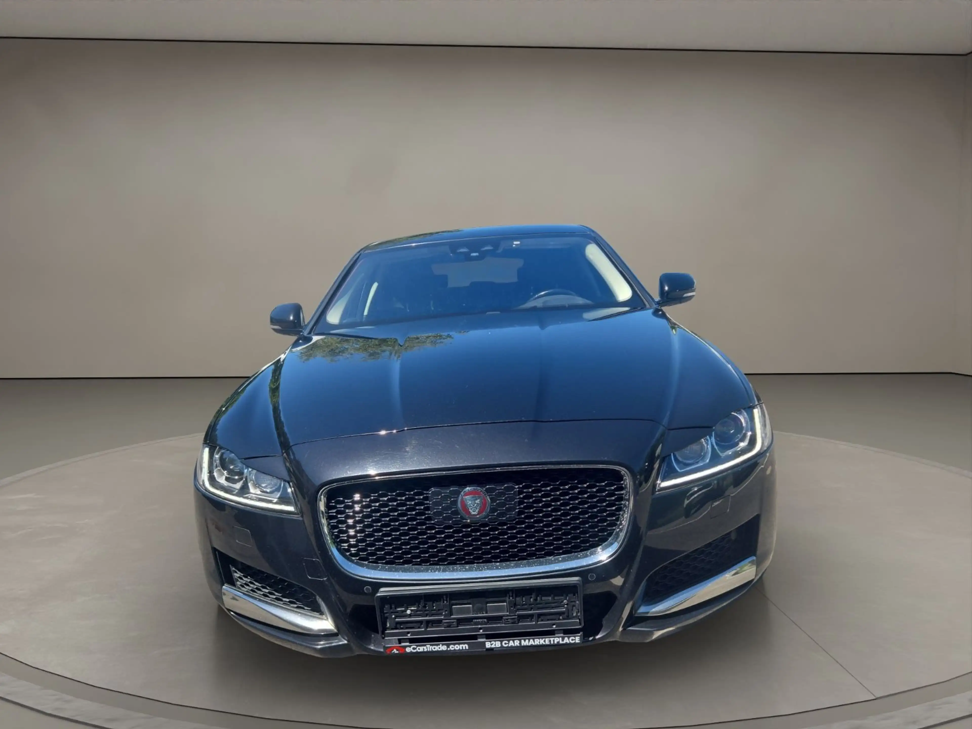 Jaguar XF Prestige 2.0D Leder/e-Sitze/Kamera+PDC/HeadUp — photo 8