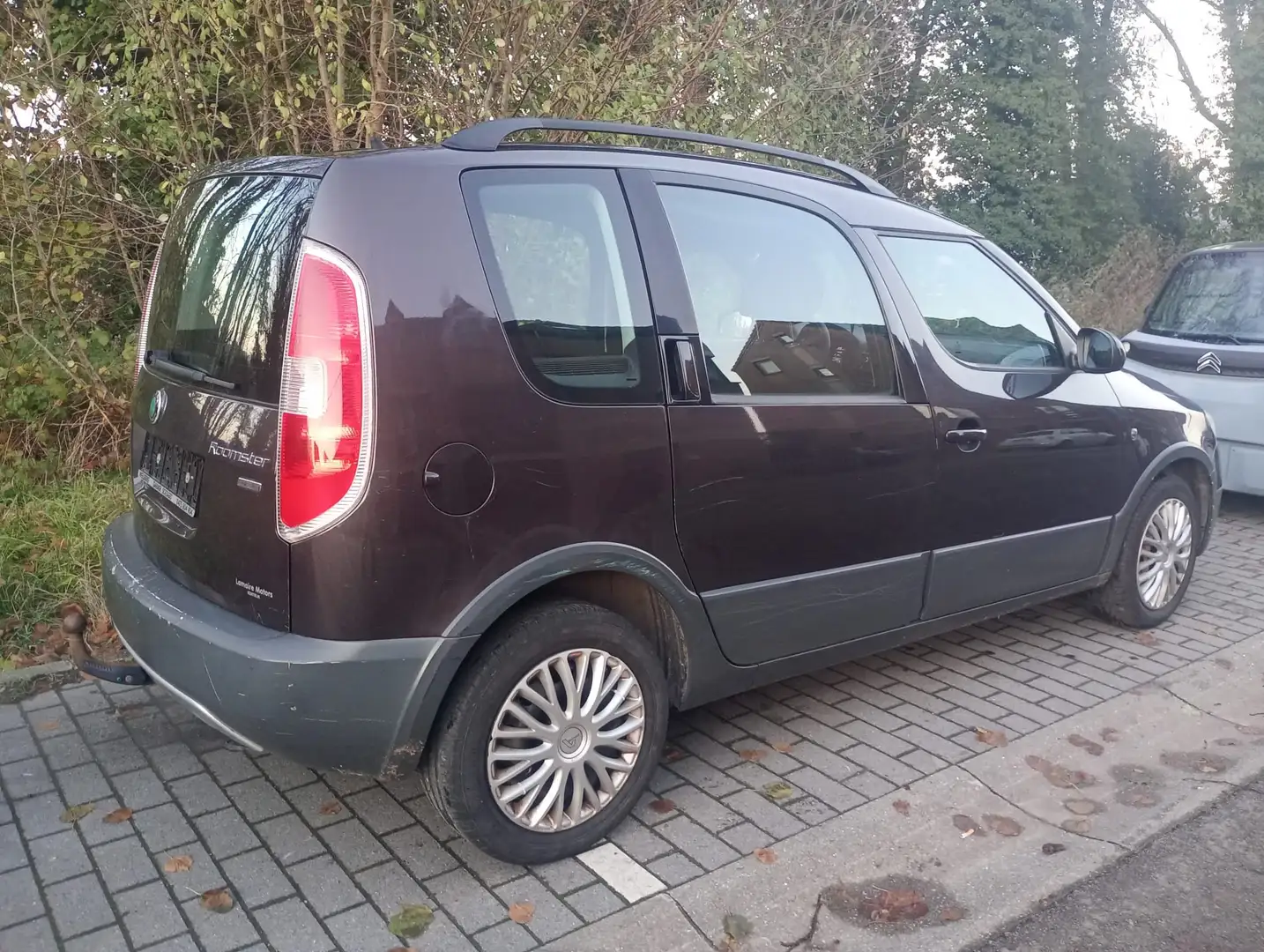 Skoda Roomster Euro5 essence 1.2 TSI + demande d'immatriculation Bruin - 2