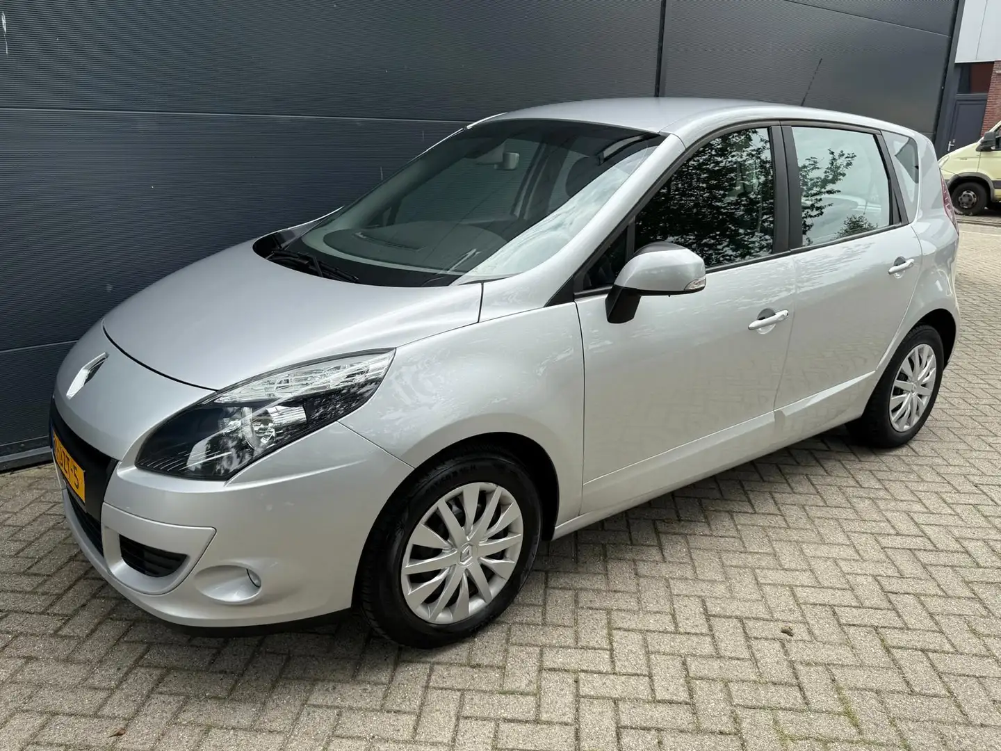 Renault Scenic 2.0 Expression/Automaat/Airco/cruise/Navi/parkeer Gri - 2