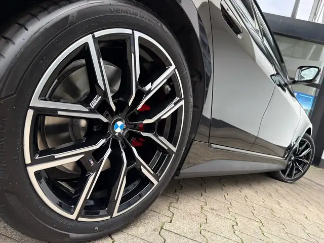 BMW I4 view 3