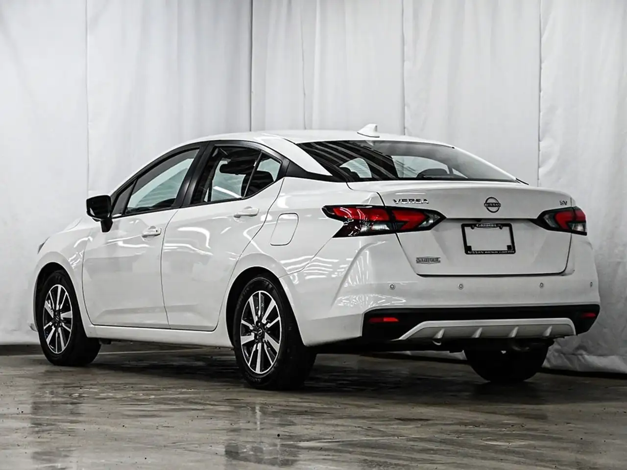 Nissan Versa снимка Nissan Versa
