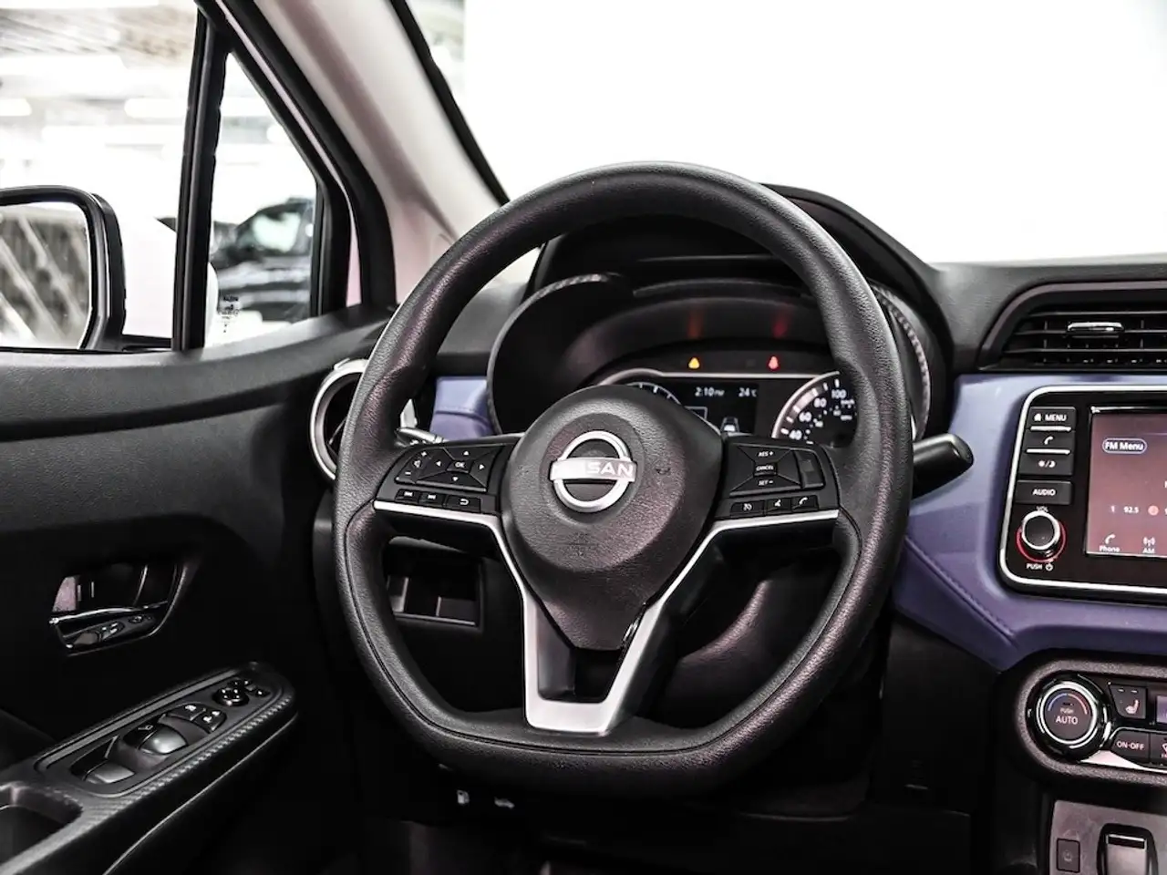 Nissan Versa снимка Nissan Versa