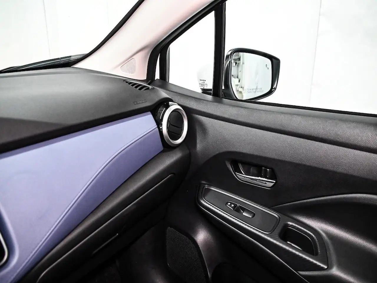 Nissan Versa снимка Nissan Versa