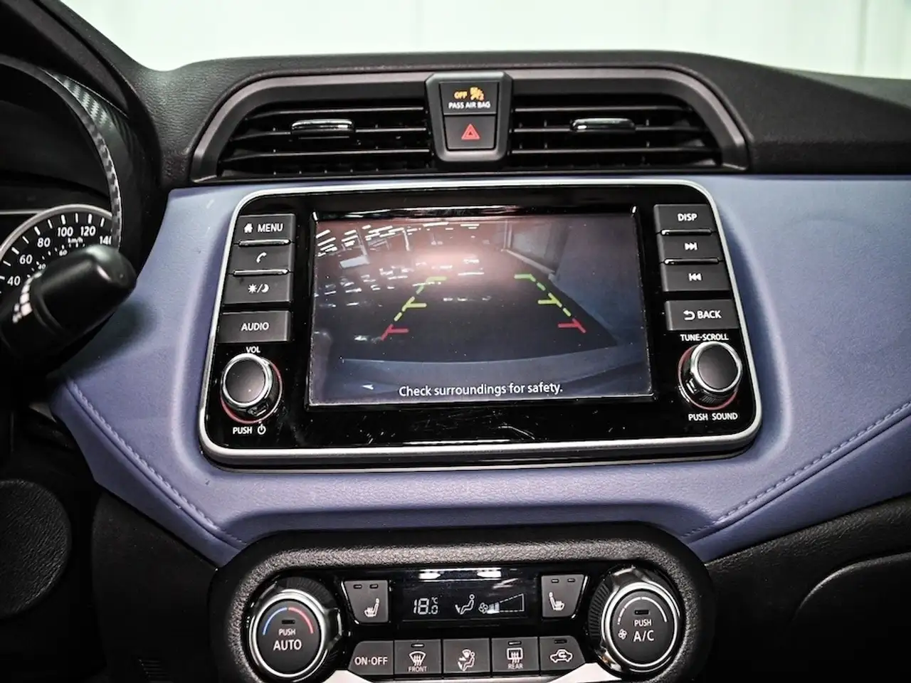 Nissan Versa снимка Nissan Versa