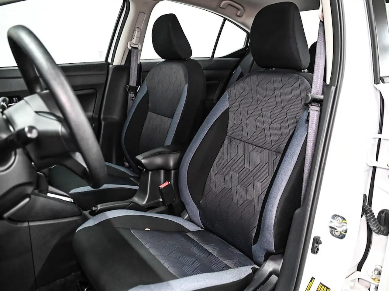 Nissan Versa снимка Nissan Versa