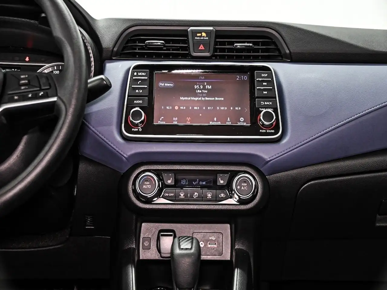 Nissan Versa снимка Nissan Versa