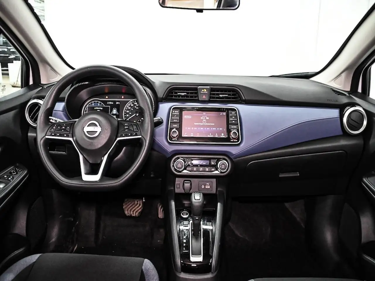 Nissan Versa снимка Nissan Versa