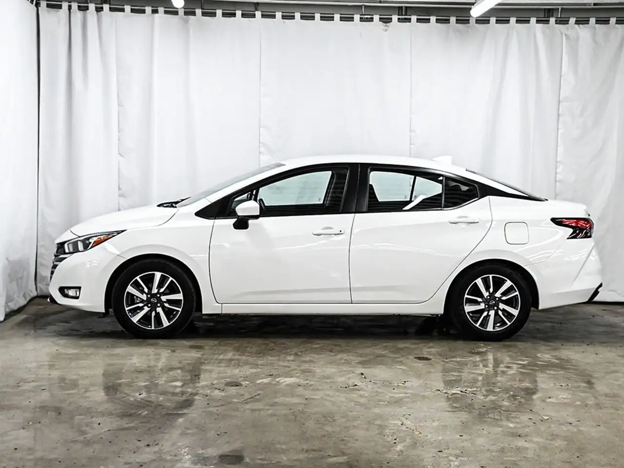 Nissan Versa снимка Nissan Versa