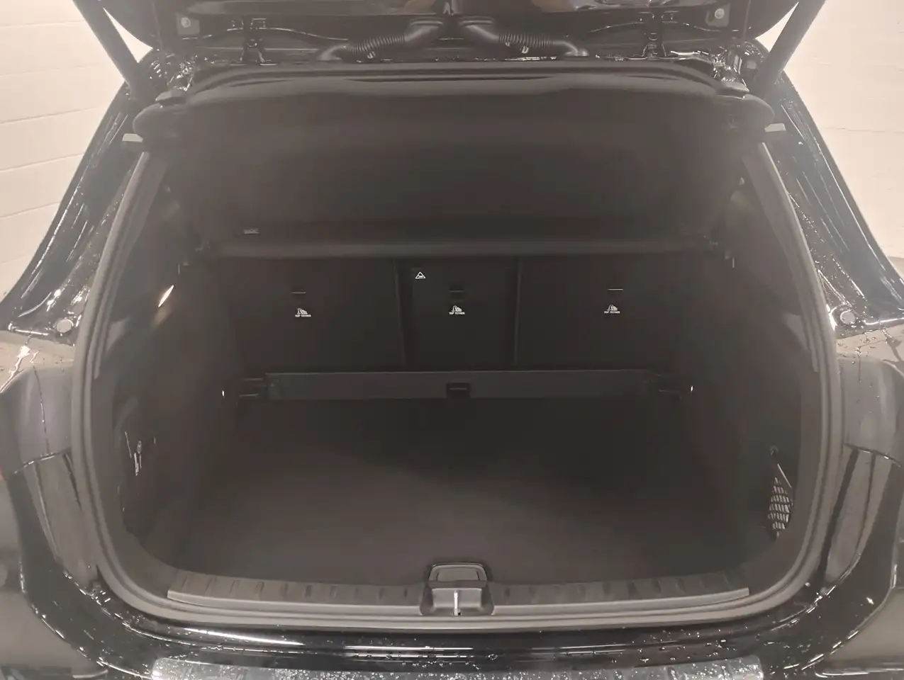 Mercedes-Benz GLA снимка Mercedes-Benz GLA