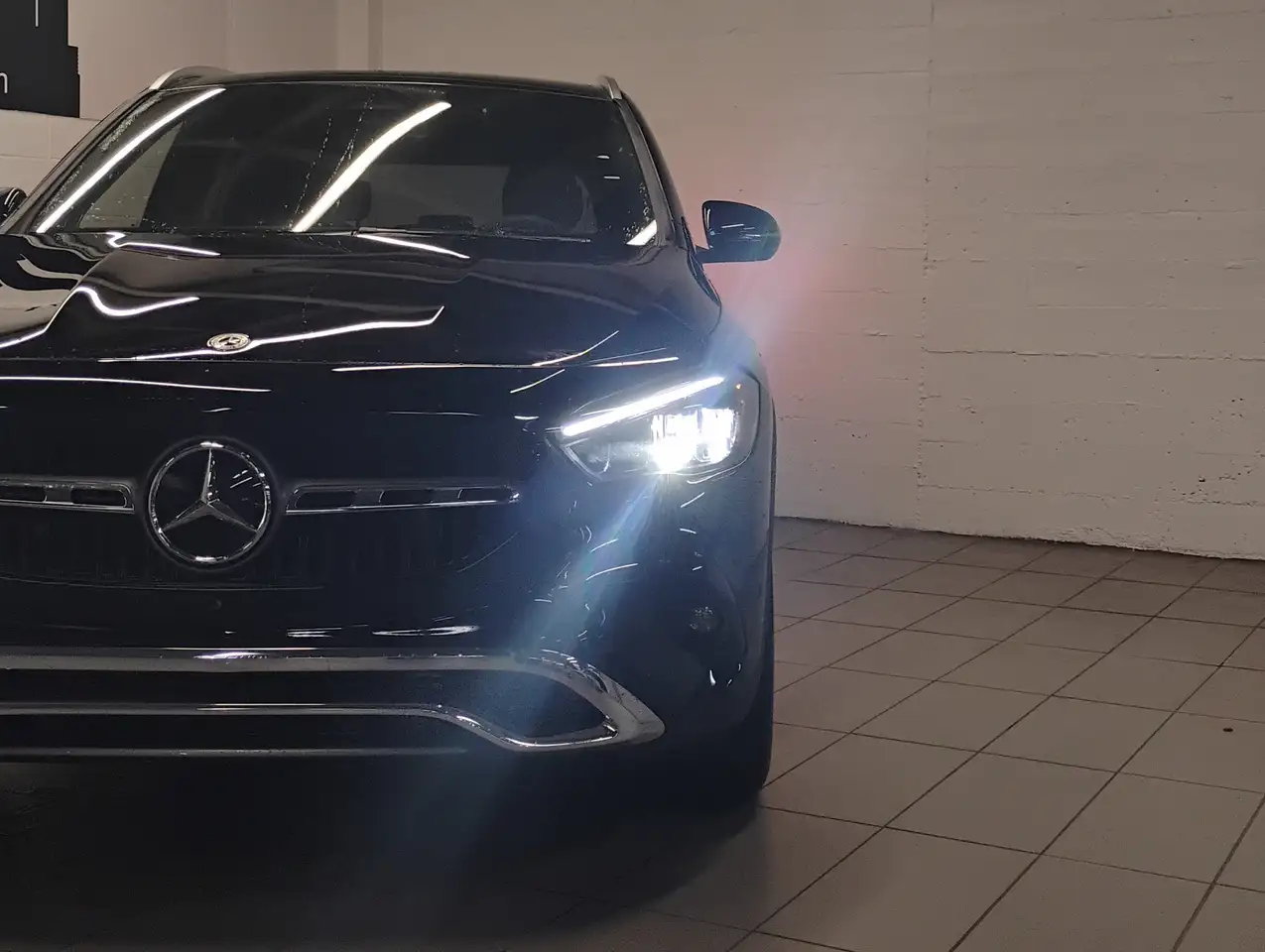 Mercedes-Benz GLA снимка Mercedes-Benz GLA