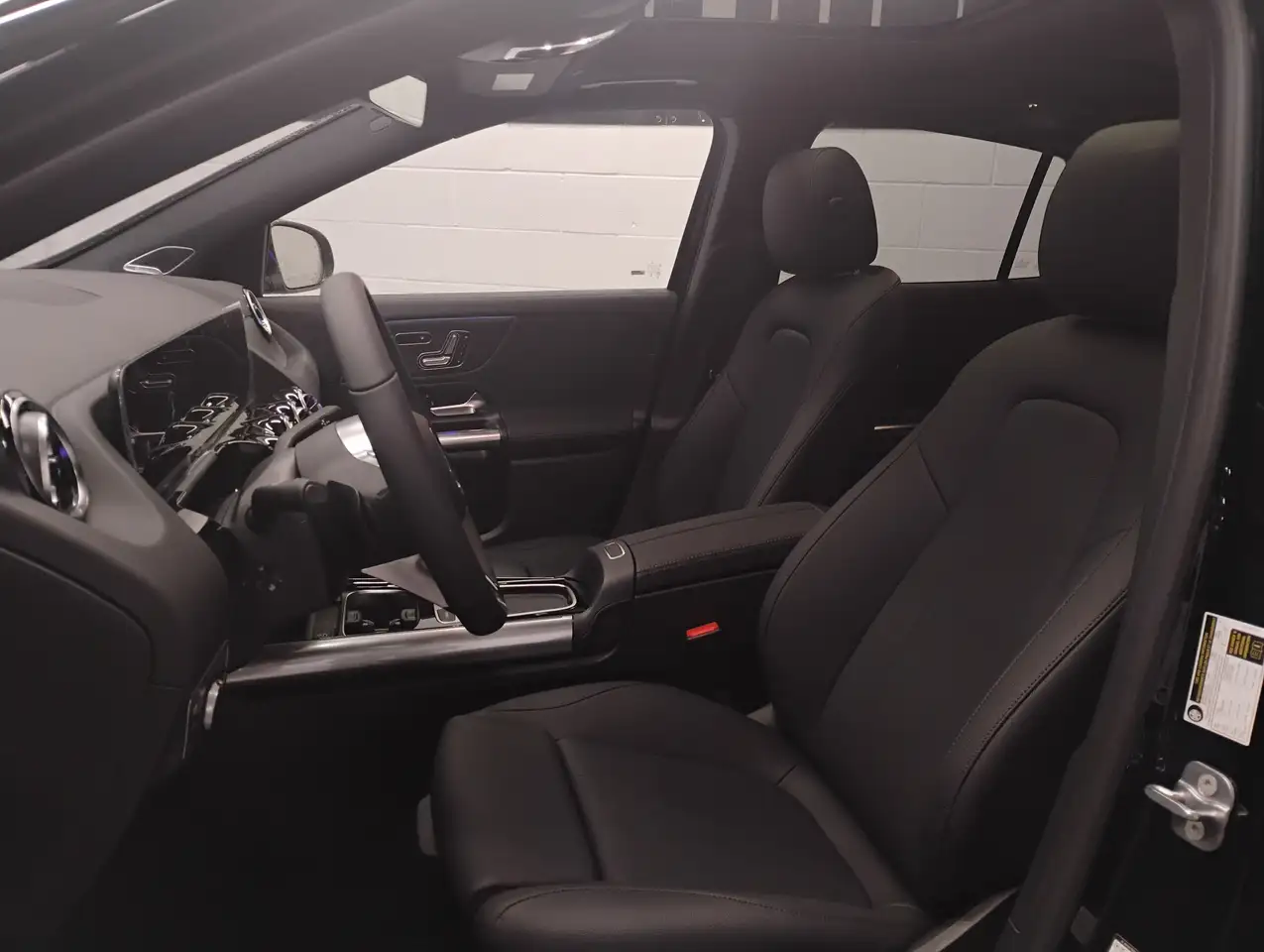 Mercedes-Benz GLA снимка Mercedes-Benz GLA