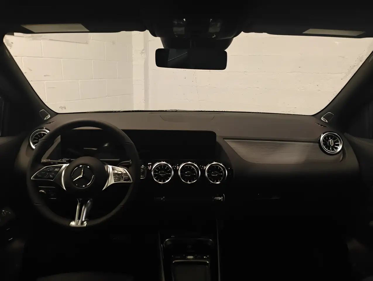 Mercedes-Benz GLA снимка Mercedes-Benz GLA