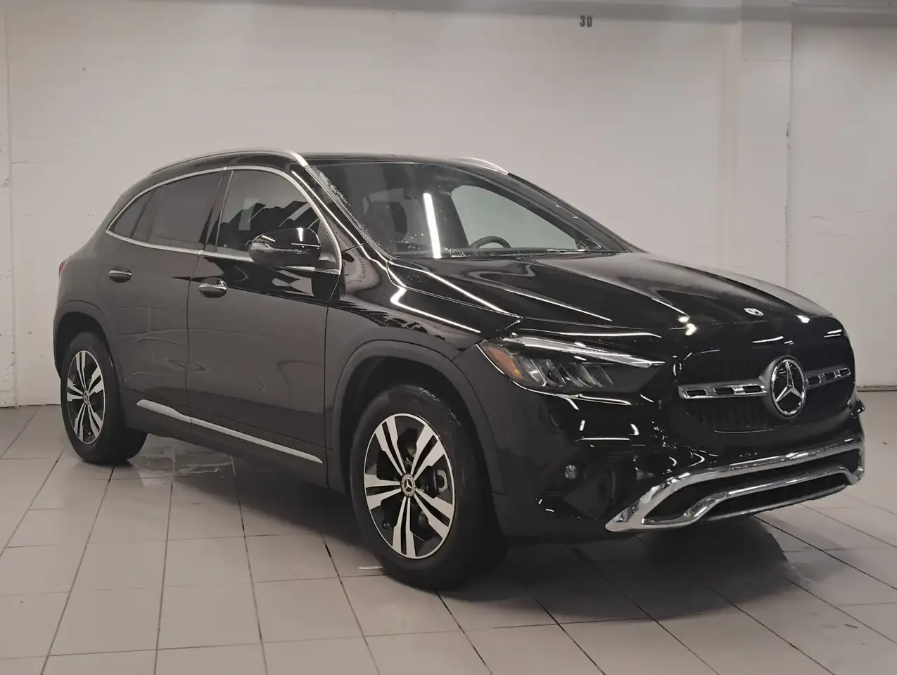 Mercedes-Benz GLA снимка Mercedes-Benz GLA