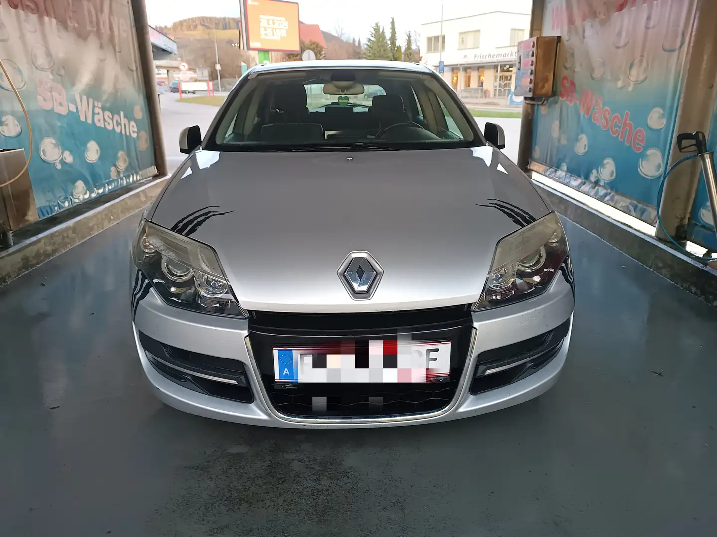 Renault Laguna Grandtour+Black+Edition+2,0+Energy+dCi+130 Срібний - 2