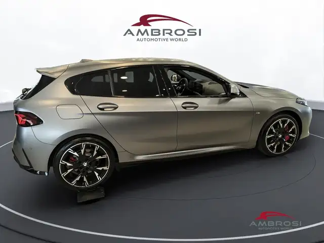 BMW 1 Series view 3