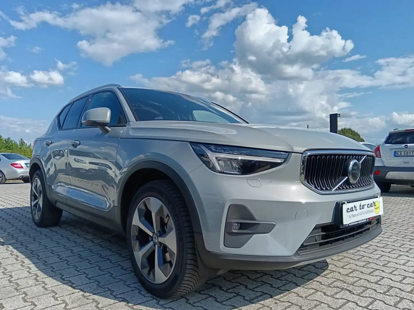 Volvo XC40 T2 Gris - 2