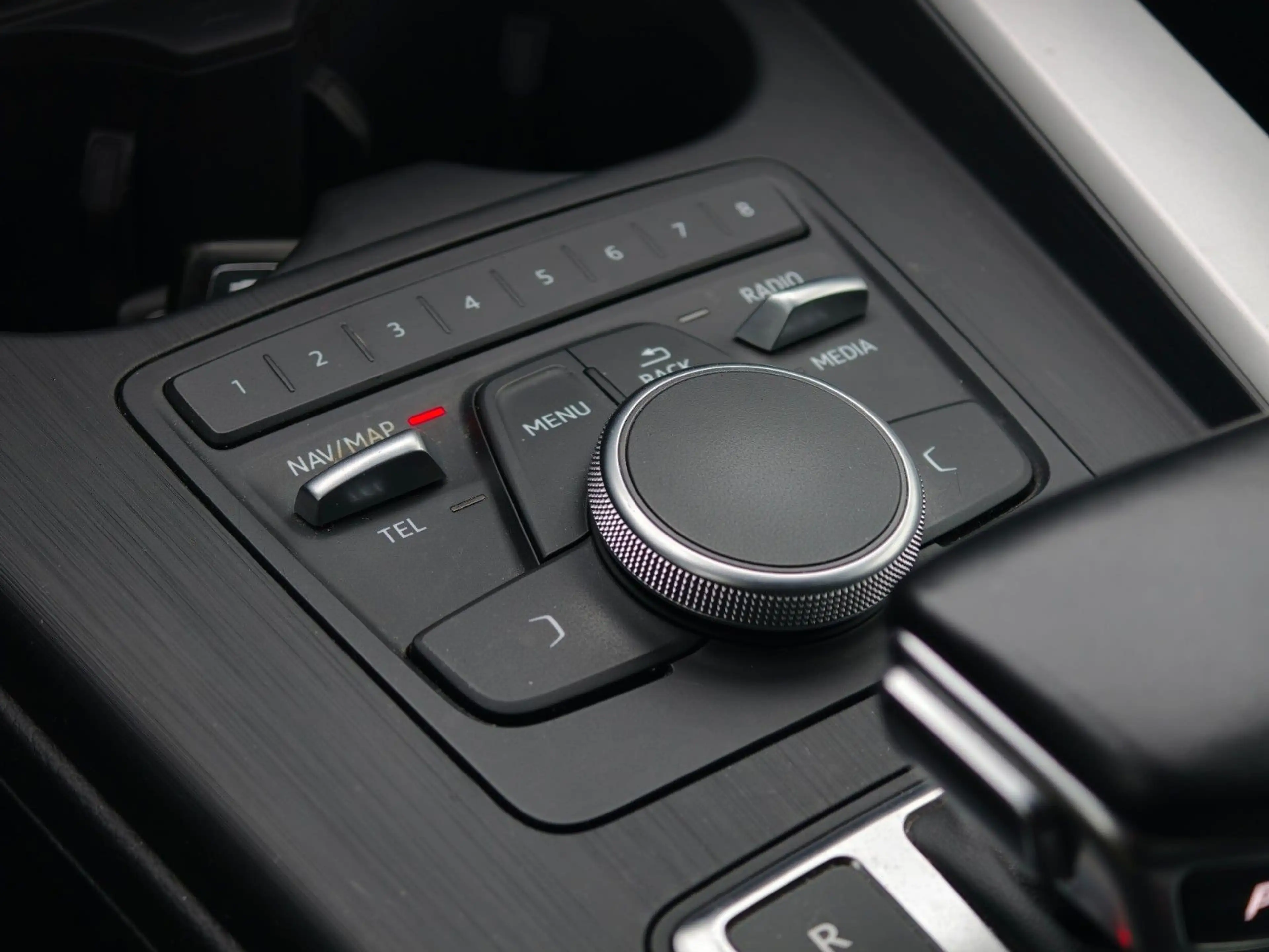 Audi A4 allroad quattro 45 TFSI*AHK*ALCANTAR*LED*NAVI — photo 12