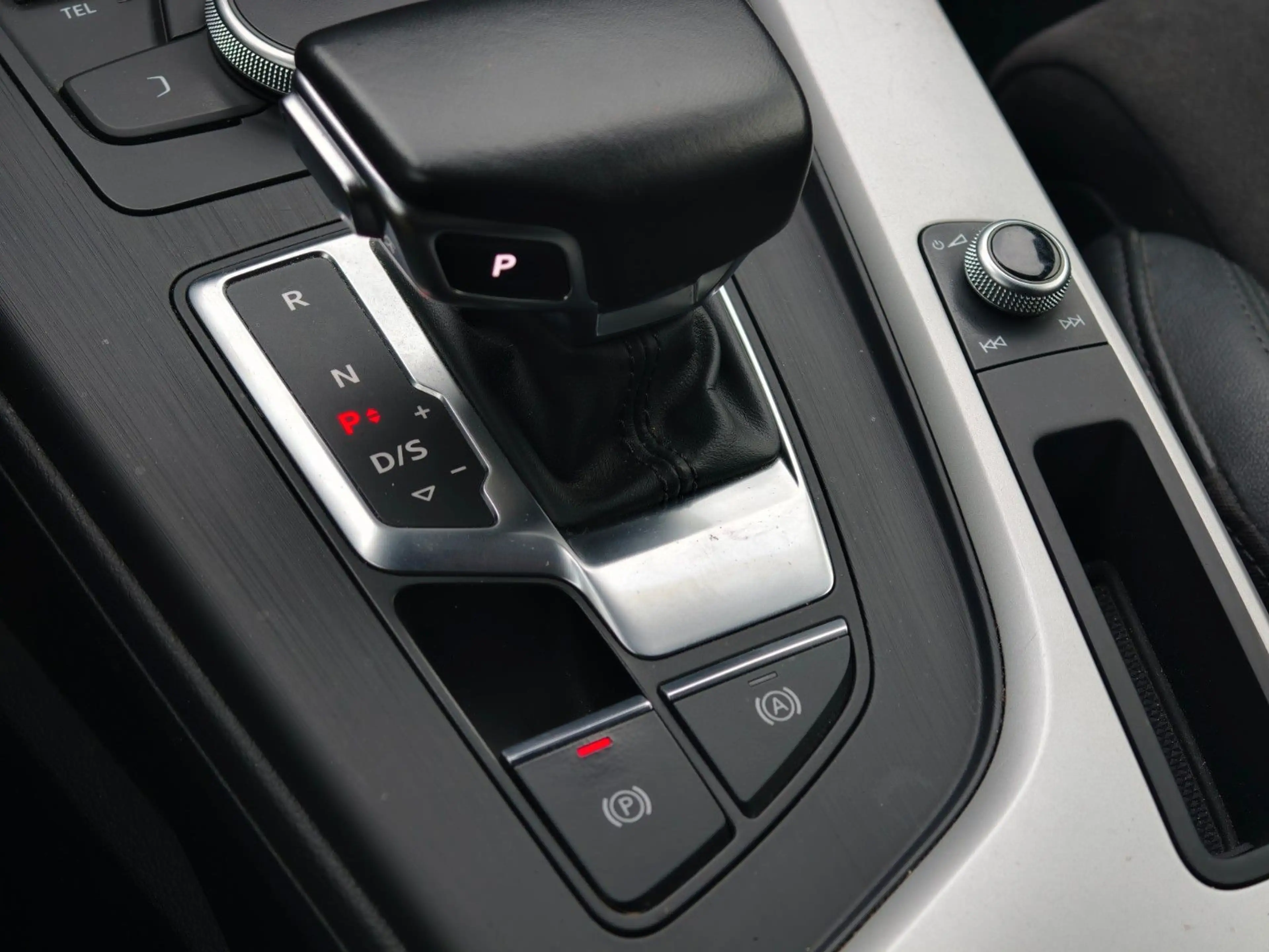 Audi A4 allroad quattro 45 TFSI*AHK*ALCANTAR*LED*NAVI — photo 13