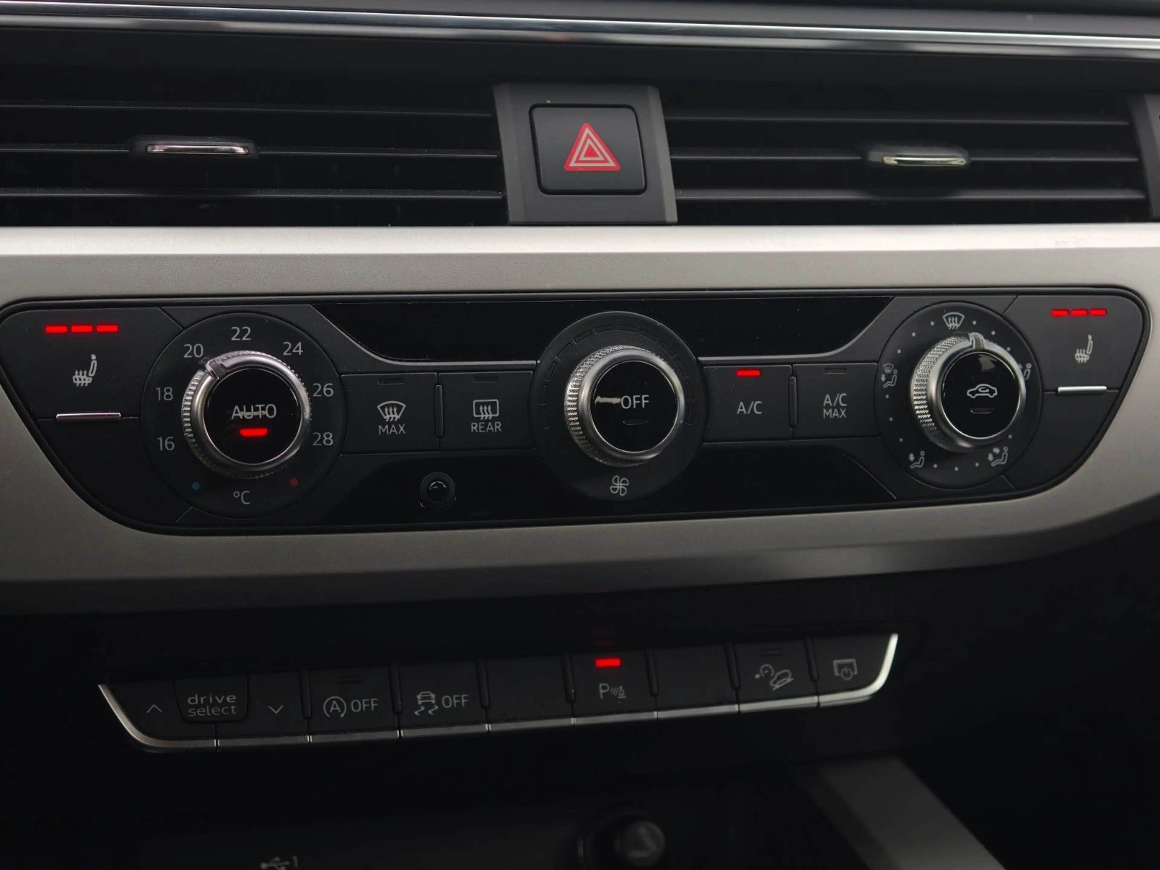Audi A4 allroad quattro 45 TFSI*AHK*ALCANTAR*LED*NAVI — photo 10
