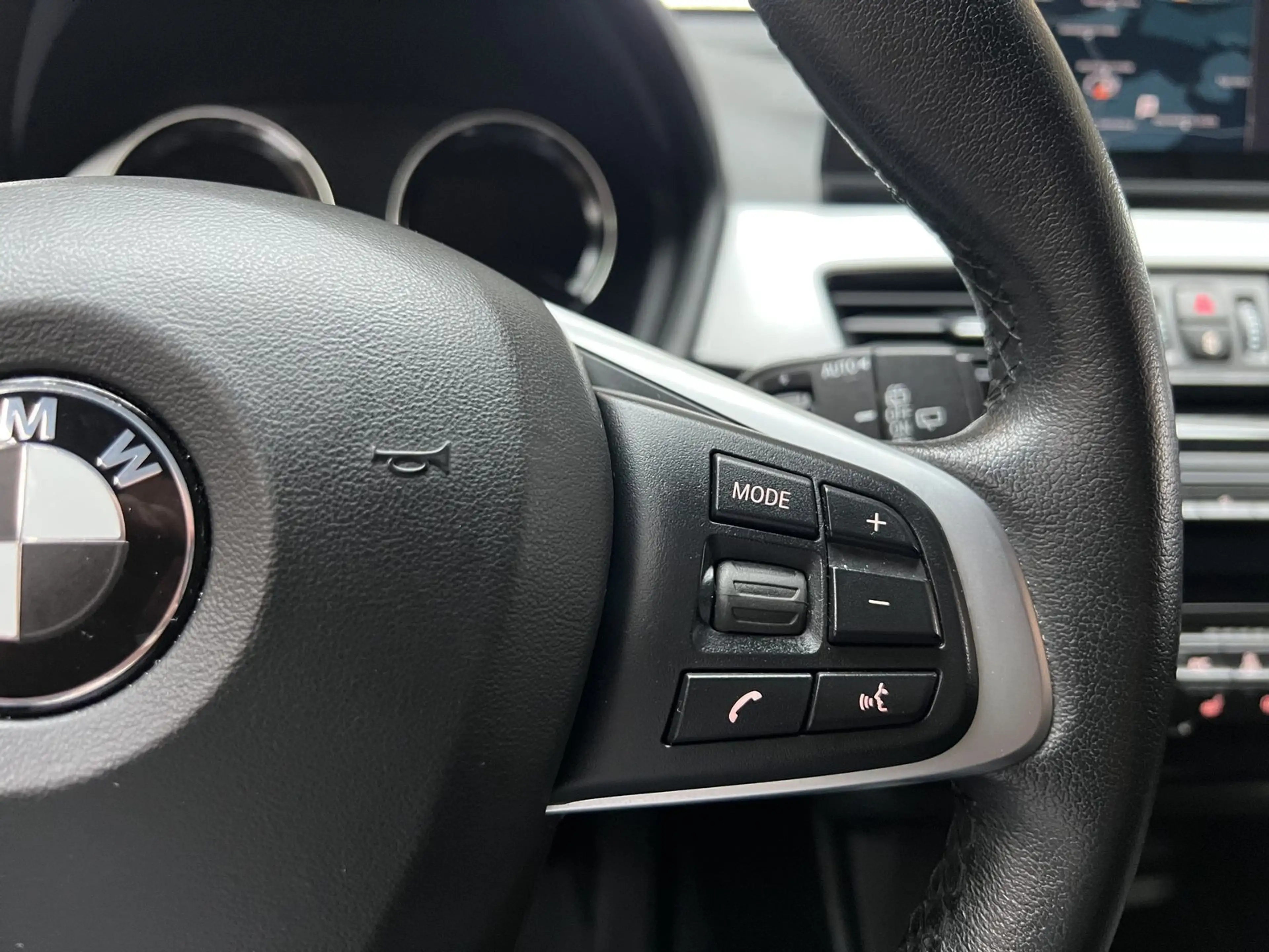 BMW X1 sDrive18i Navi Kamera LED SHZ DABM SportAlu — photo 13