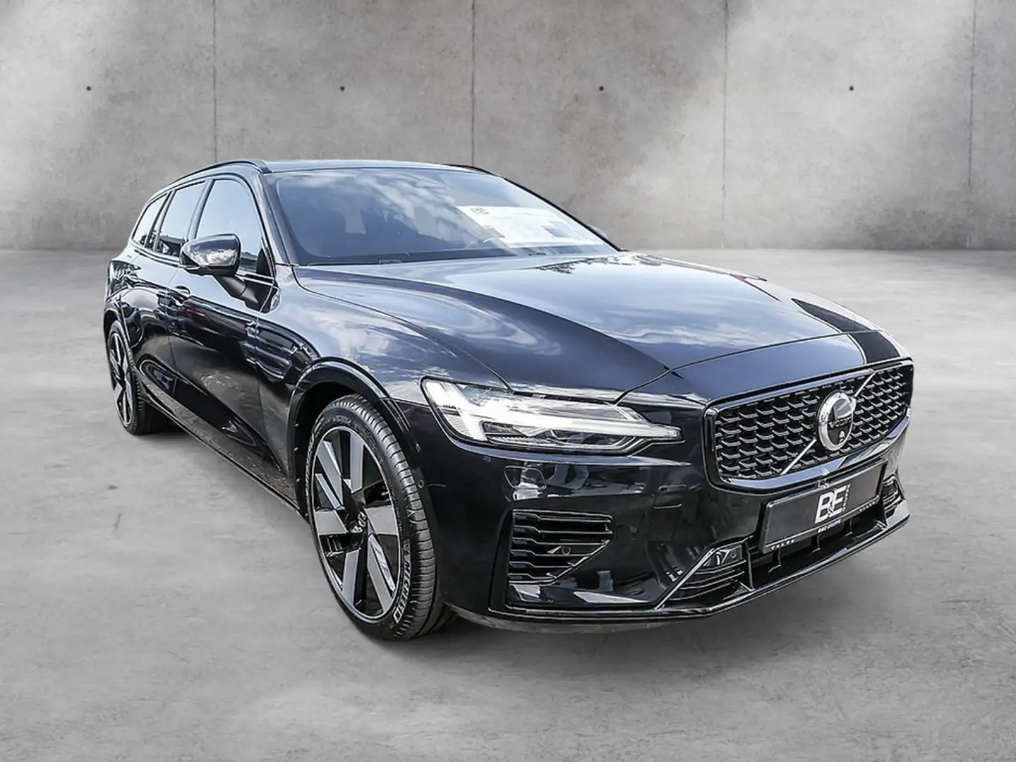 Volvo V60 Kombi 2.0 Plus Dark Recharge Plug-In Hybrid AWD Schwarz - 2