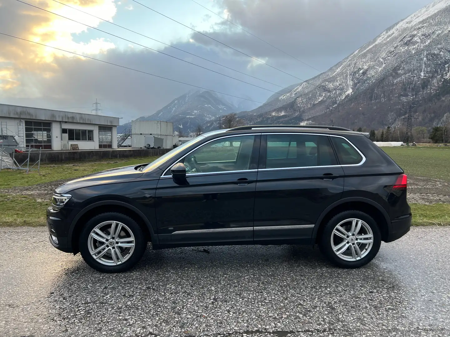 Volkswagen Tiguan Tiguan 2,0 TDI SCR 4Motion Comfortline DSG Schwarz - 2