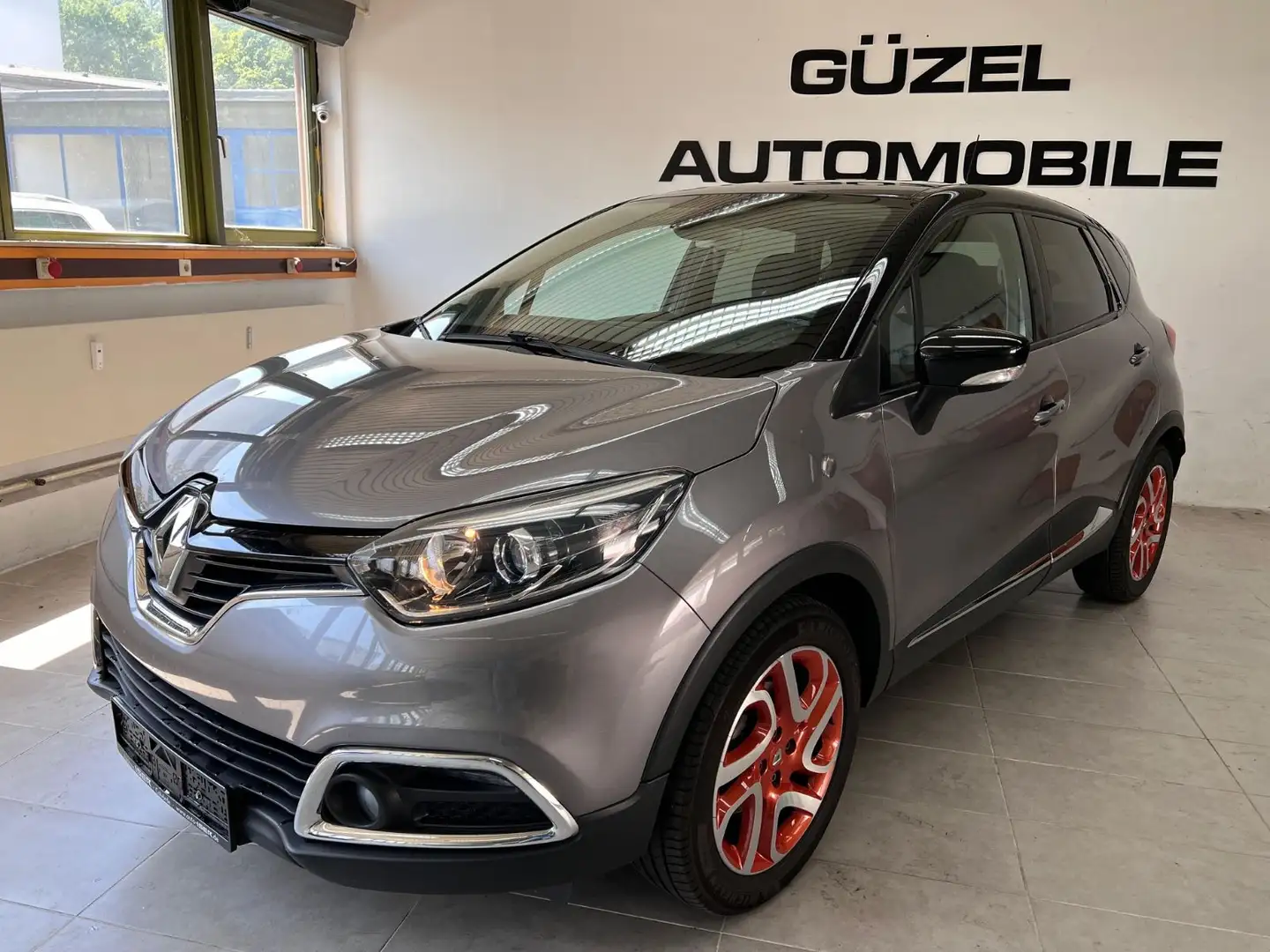 Renault Captur Luxe*NAVI*KAM*AUT*TOUCH*AHK*ALU*LED* Schwarz - 2