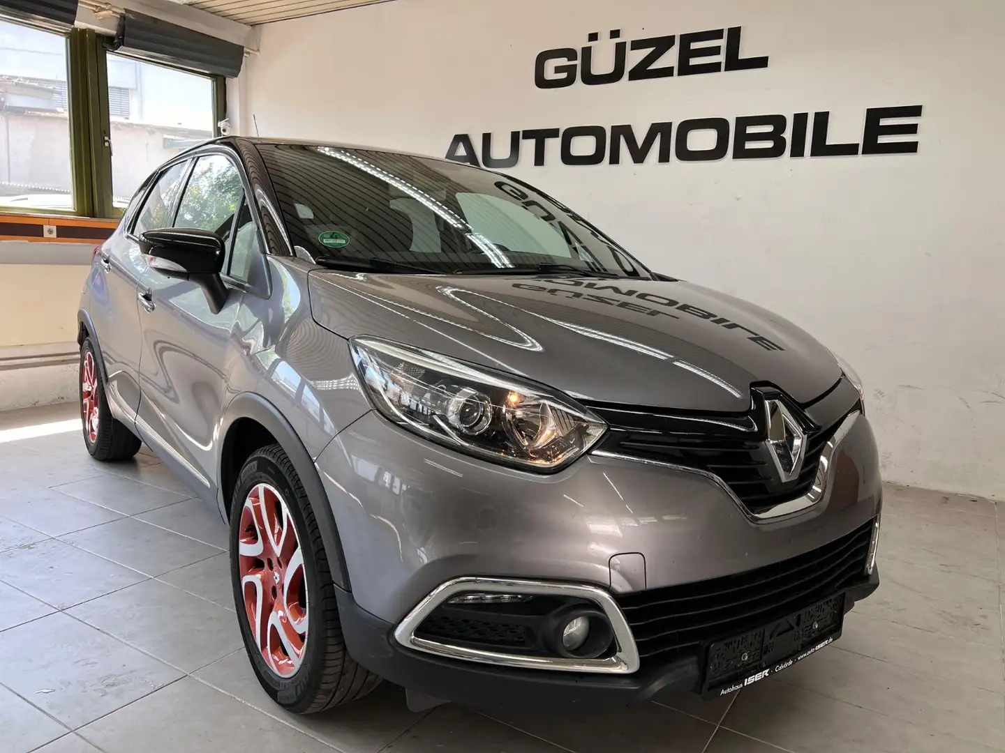 Renault Captur Luxe*NAVI*KAM*AUT*TOUCH*AHK*ALU*LED* Schwarz - 1