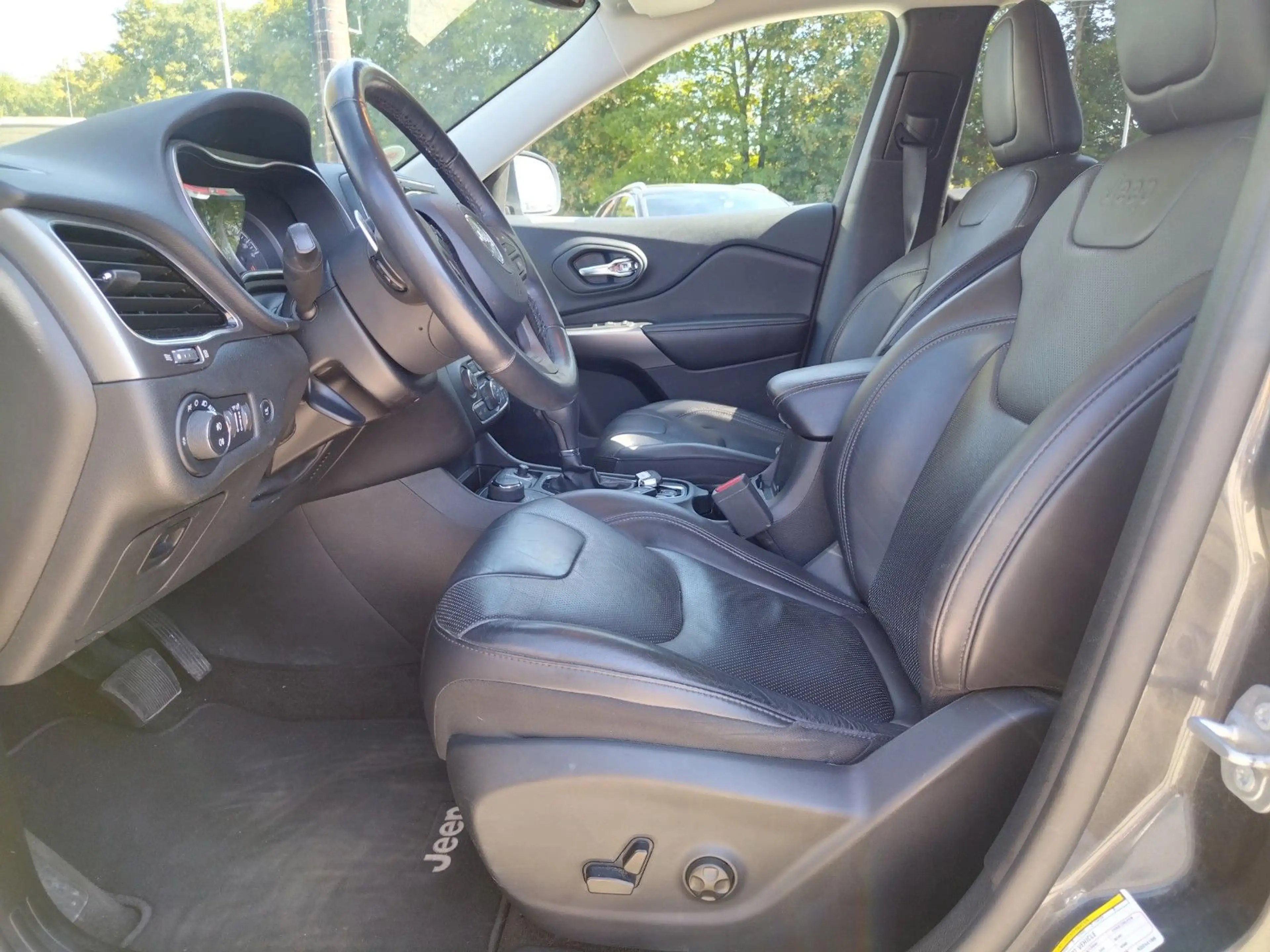 Jeep Cherokee Limited 4WD+LEDER+NAVI+CAM+ACC+SHZ+PDC — photo 10