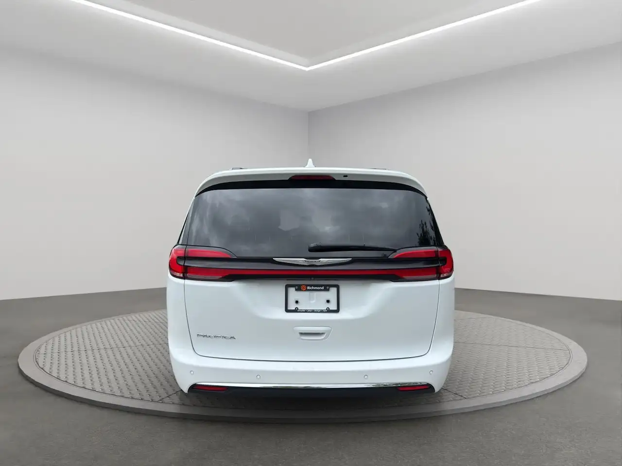 Chrysler Pacifica снимка Chrysler Pacifica