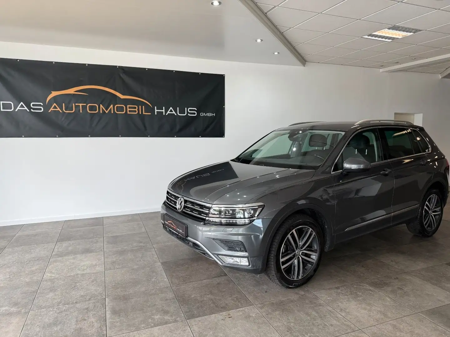 Volkswagen Tiguan Highline BMT 4Motion *AHK*ACC*LEDER*SPUR* Grau - 1