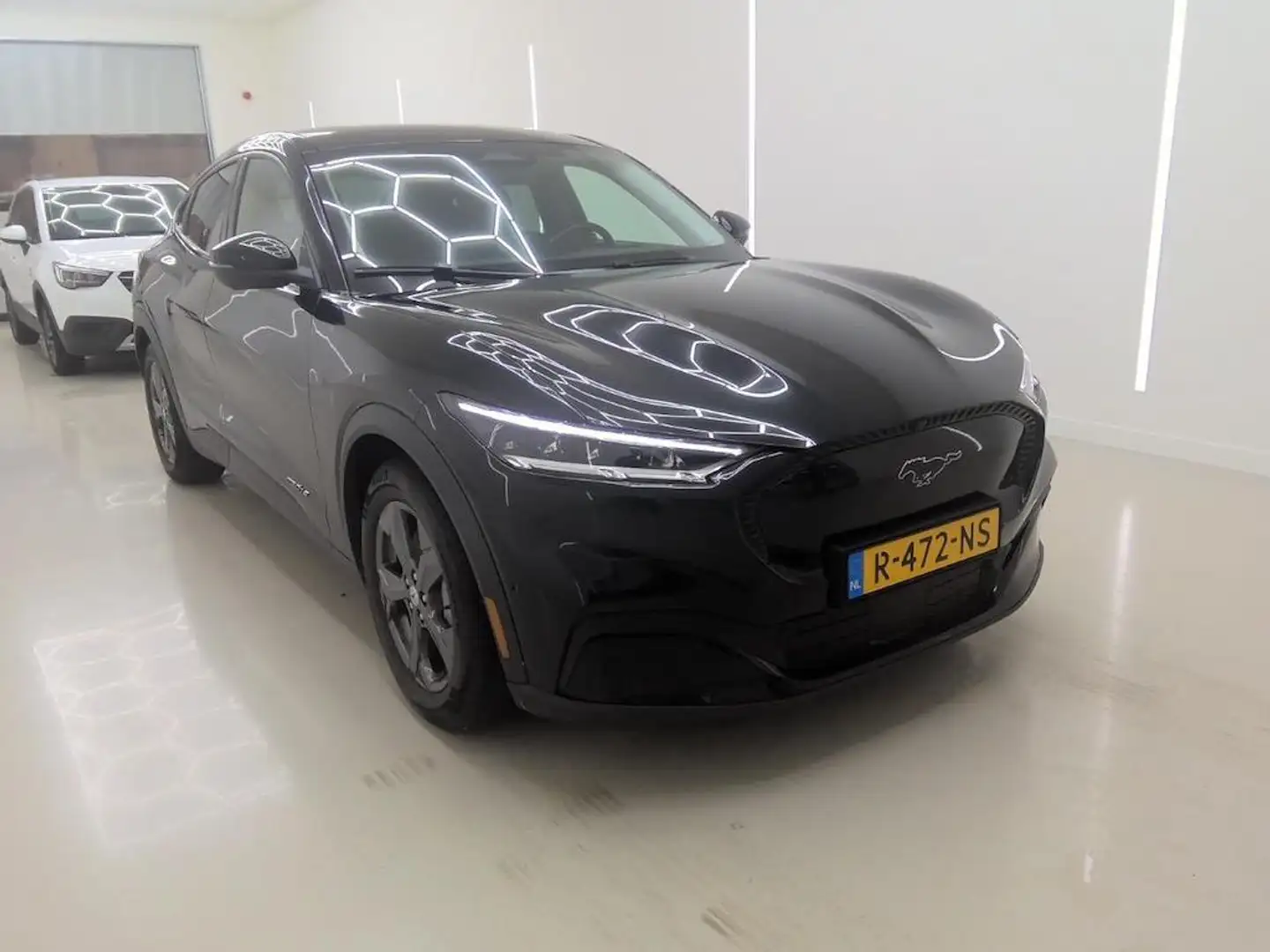 Ford Mustang Mach-E RWD 75 kWh | SOH 78% | Leder | Camera | Incl. BTW Zwart - 2