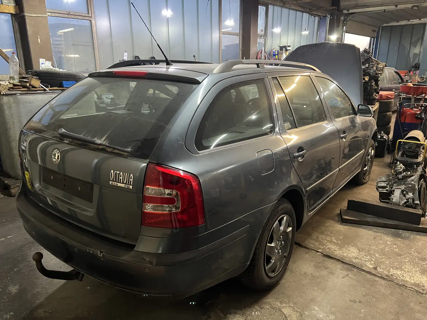 Skoda Octavia Combi 2.0 FSI 4x4 DEFEKT - 1