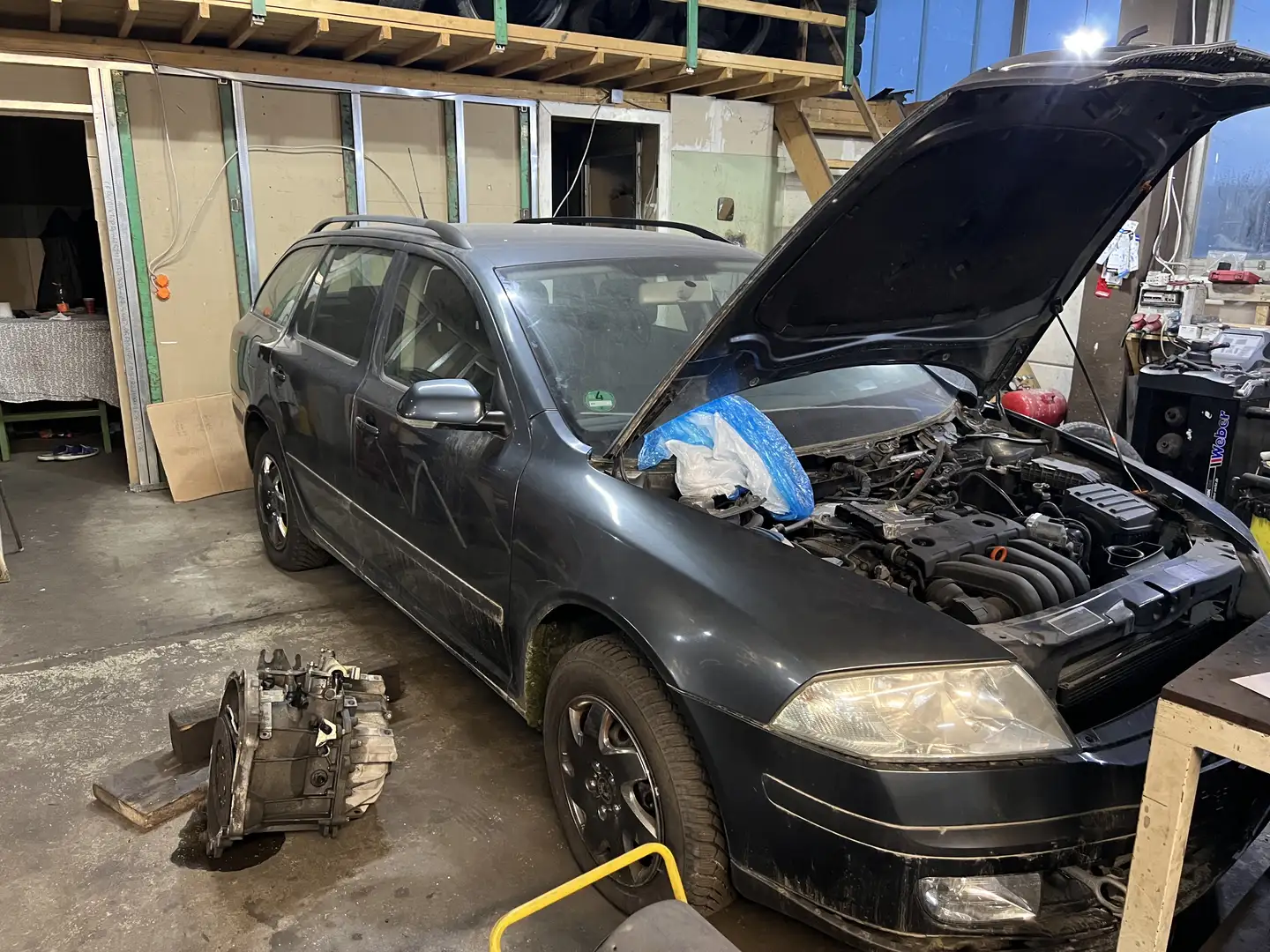 Skoda Octavia Combi 2.0 FSI 4x4 DEFEKT - 2
