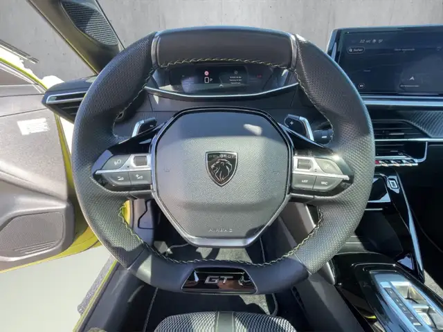 Peugeot 208 view 10