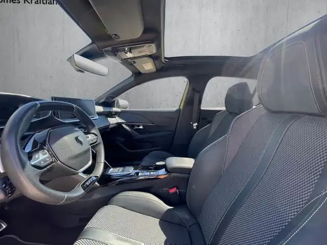 Peugeot 208 view 9