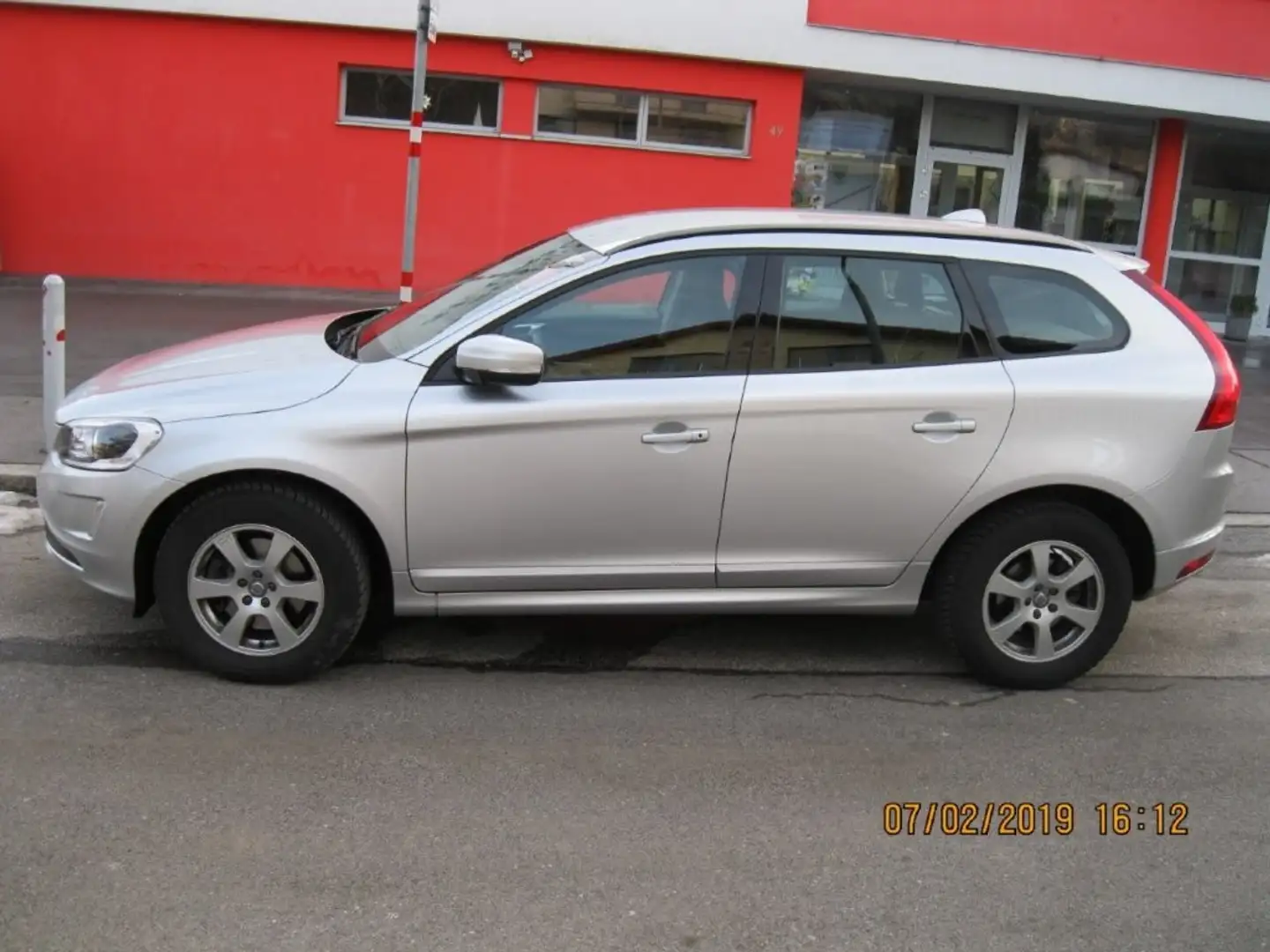 Volvo XC60 XC60 D4 AWD Kinetic Geartronic Silber - 2