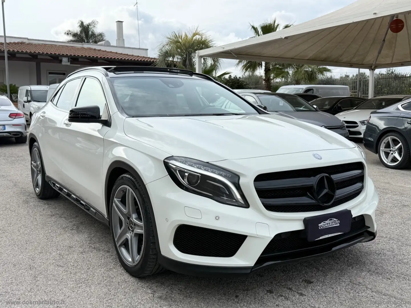 Mercedes-Benz GLA 180 GLA 220 CDI Automatic 4Matic Premium NIGHT EDITION Blanc - 1
