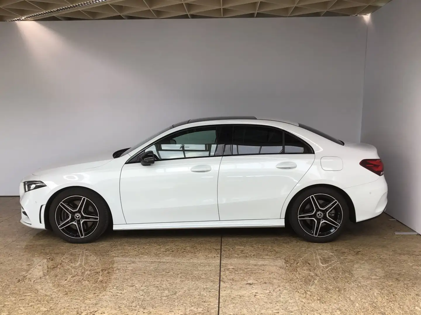 Mercedes-Benz A 250 A 250 4M Limo AMG Line/Business/Beam/Pano/Night Weiß - 2