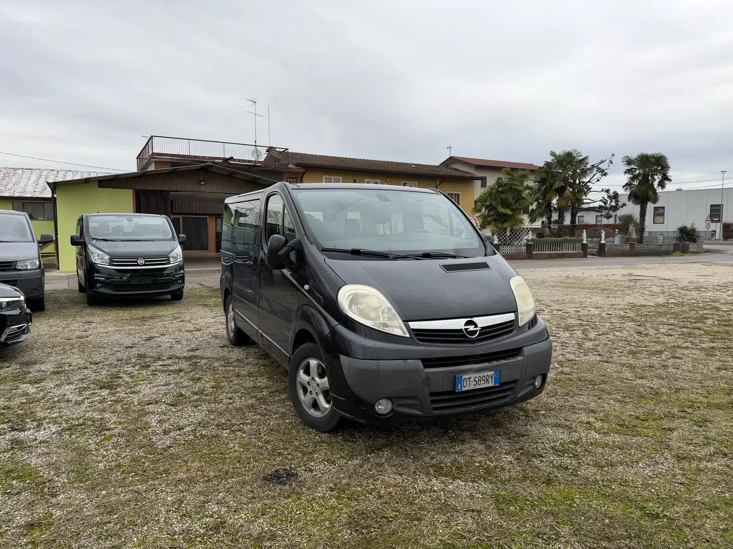 Opel Vivaro 2.0 CDTI TOUR - 2