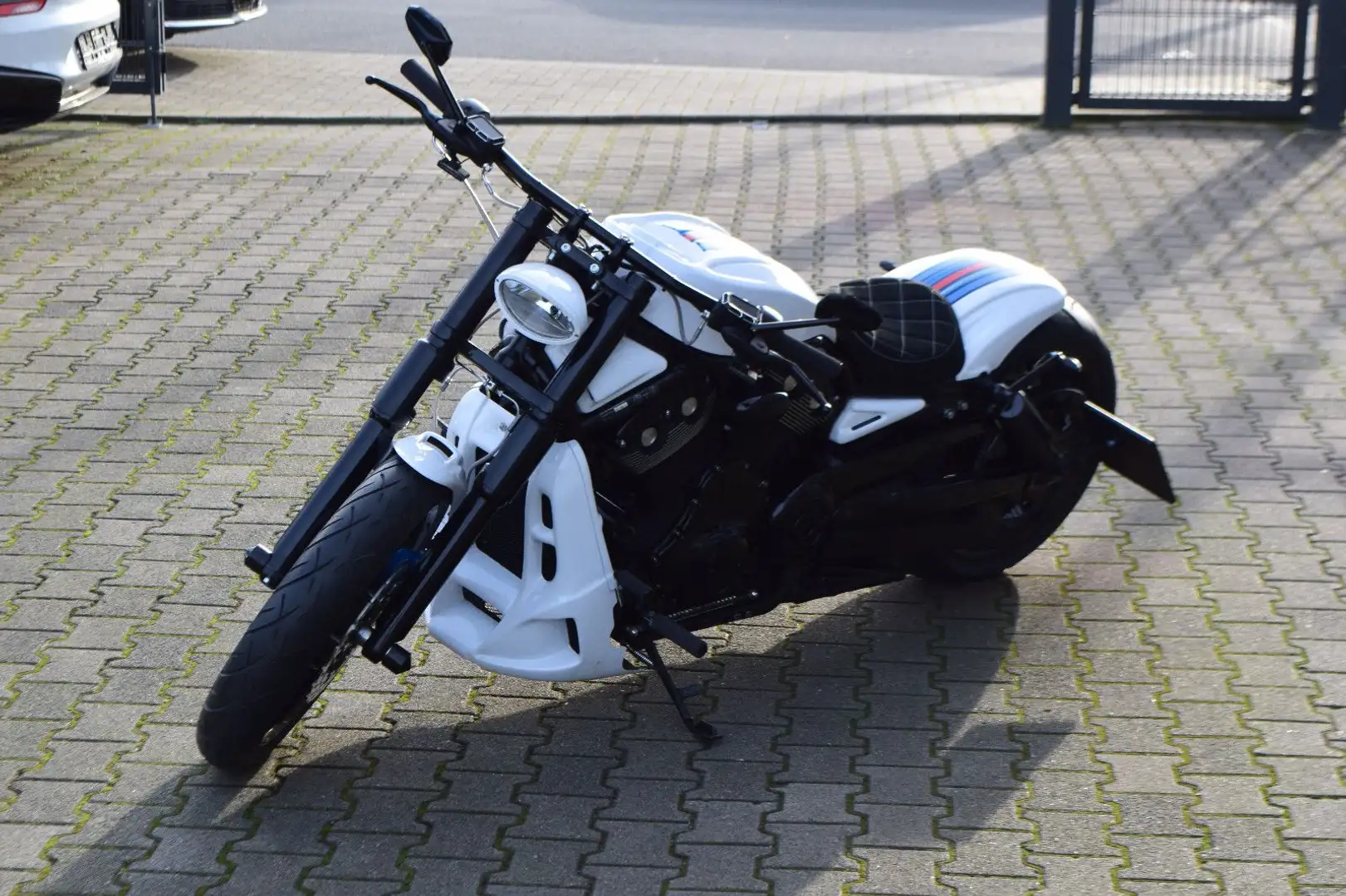 Harley-Davidson Night Rod Special/Cult-Werk Custom/Airride/260er Blanco - 2