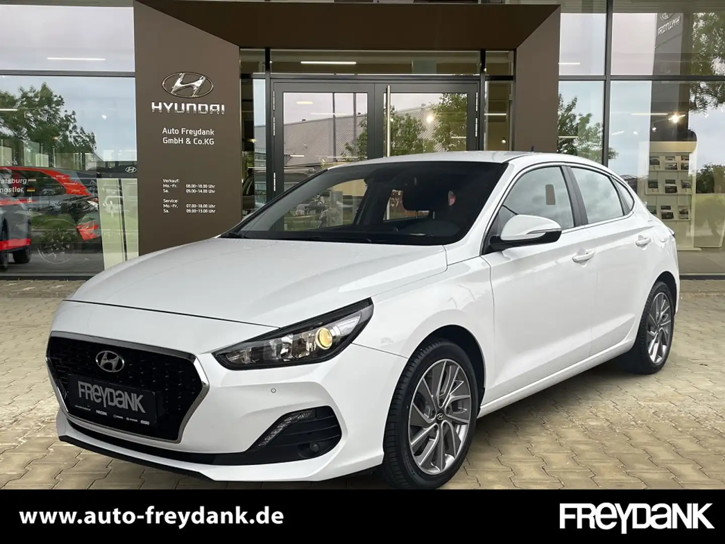 Hyundai i30 Fastback 1.4 T-GDi Trend Weiß - 1