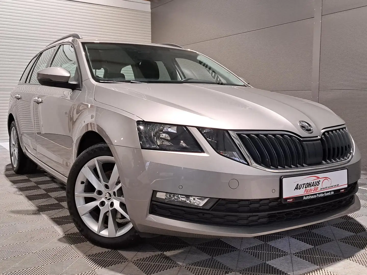 Skoda Octavia 1.4 TSI Ambition°AHK°PDC°Shzg°Tempomat°B Beige - 1