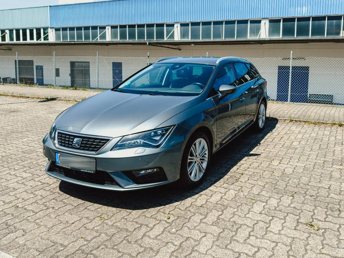 SEAT Leon ST 2.0 TDI Start&Stop DSG XCELLENCE Grau - 1