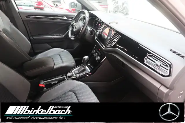 Volkswagen T-Roc view 8