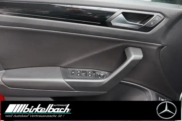 Volkswagen T-Roc view 10