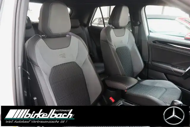 Volkswagen T-Roc view 11